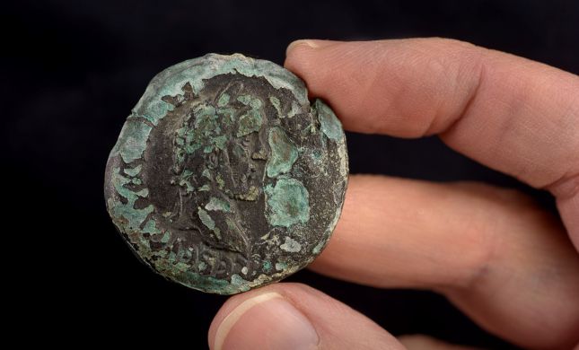  מטבע מרהיב ונדיר מזמן המשנה התגלה בחוף הכרמל