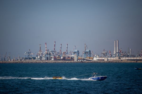 סירה התהפכה מול חופי אשדוד; הלכודים חולצו