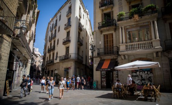 ילד ישראלי בן 7 נהרג בנפילה מחלון בברצלונה