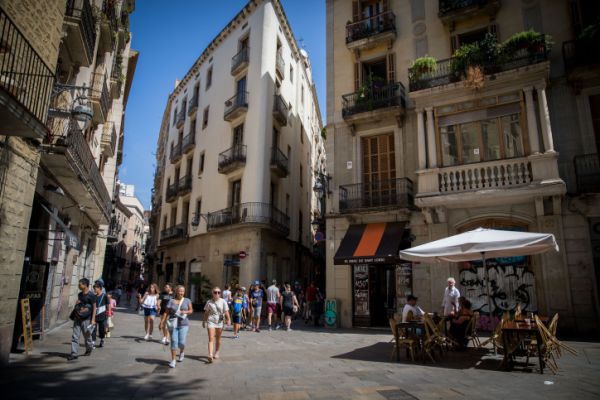 ילד ישראלי בן 7 נהרג בנפילה מחלון בברצלונה
