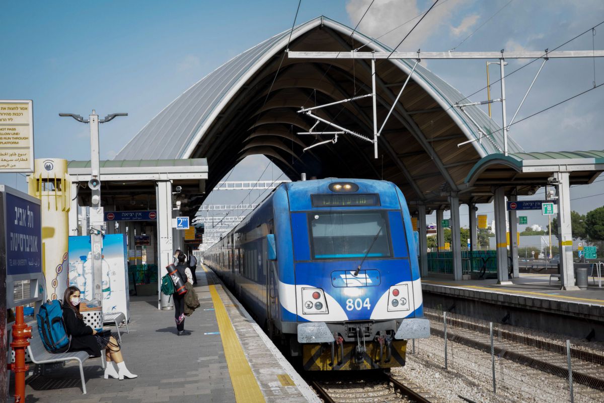 עיכובים ברכבות בקו שבין תחנות ראשל"צ ותל אביב