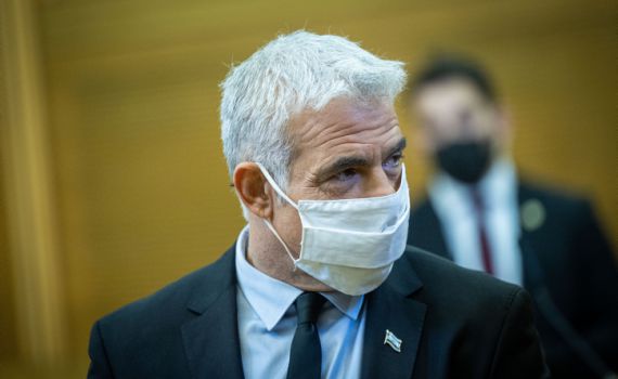 לפיד בדיון קורונה ראשון: "נשארים עם היד על הדופק"