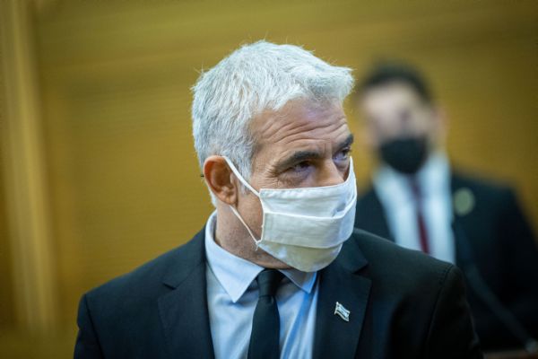 לפיד בדיון קורונה ראשון: "נשארים עם היד על הדופק"