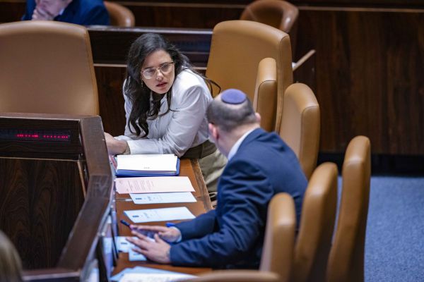 הכסף בידיים של בנט וכהנא: מי עכשיו שולט בימינה?