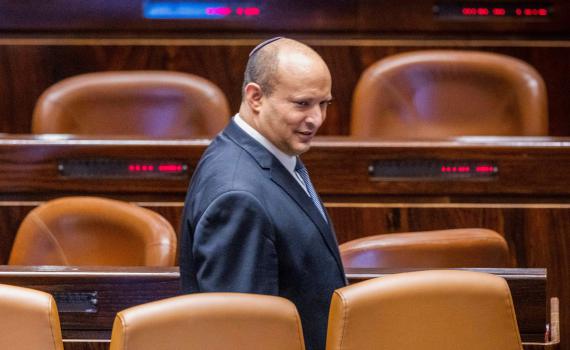 מוריד פרופיל: למה בנט בורח מהתקשורת?