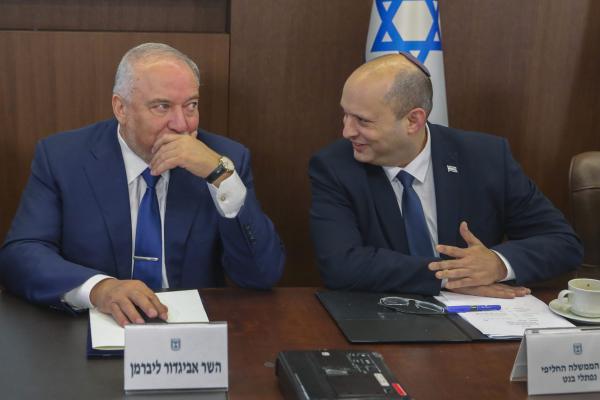 השמאל מתאם עמדות: בנט וגולן משתפים את דברי ליברמן