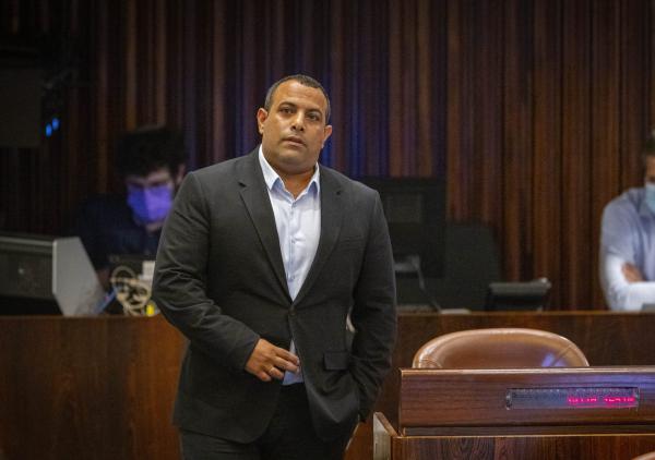 מתפצל מימינה? קארה לא הגיש בקשה רשמית