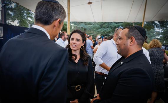 המגעים לאיחוד: קארה דוחף את שקד והנדל להסכמות