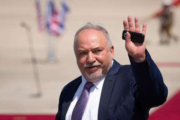 יתרסק? עמית סגל מנתח את מצבו הפוליטי של ליברמן