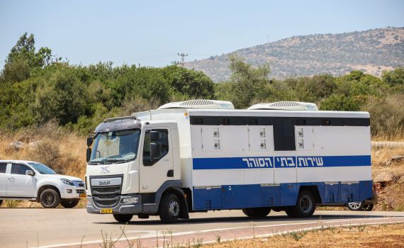 חשד: סוהר מאופקים העביר טלפונים לאסיר ביטחוני