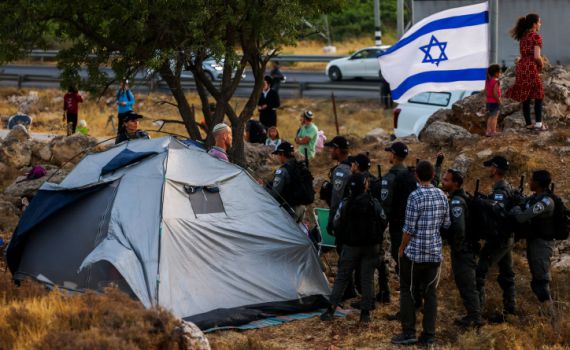 כוחות צבא ומשטרה פועלים נגד המאחזים החדשים