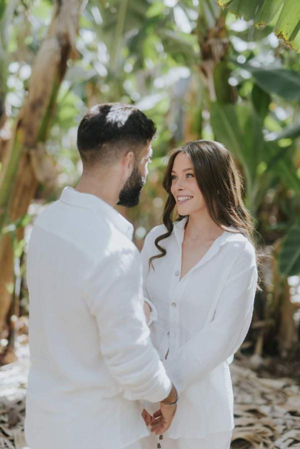 נמסנו: אליעד נחום וארוסתו בצילומי זוגיות פוטוגניים במיוחד