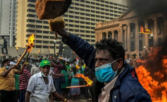 על רקע הפגנות הענק, ראש ממשלת סרי לנקה מתפטר