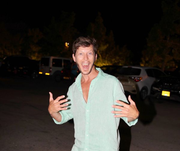 עפר שכטר וקסניה הפכו להורים: "לידה מאתגרת מאוד"