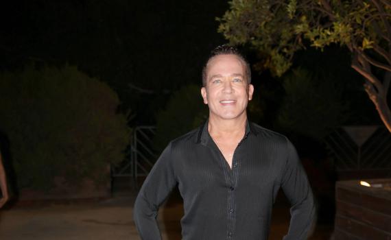 גיא פינס התהדר באכילת תמנונים, וחטף מהעוקבים