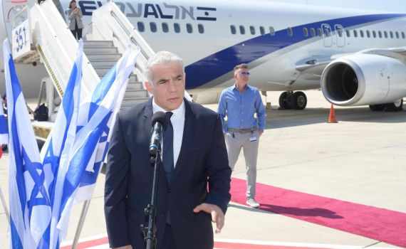 לפיד ממריא לפריז: "חשוב שתישמע דעתנו על איראן"