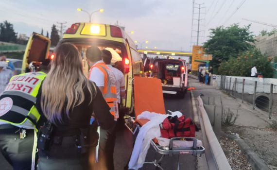 חשד לפיגוע דקירה: גבר נפצע קשות בגבעת שמואל