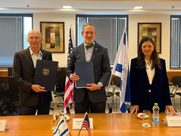 "כל ההסכמים נחתמו": צעד נוסף בדרך לפטור מוויזות