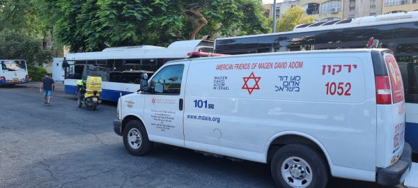 תושב תל אביב דקר נהג אוטובוס – ונמלט מהמקום