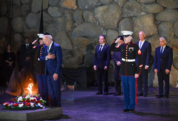 צפו: הנשיא ביידן מגיע לביקור ביד ושם