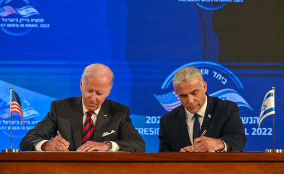 לפיד בהצהרה עם ביידן: חובה להפעיל איום על איראן