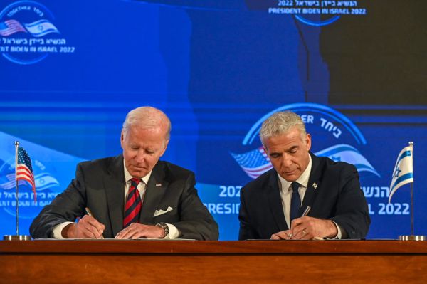 לפיד בהצהרה עם ביידן: חובה להפעיל איום על איראן