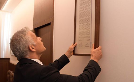 לפיד תלה את הצהרת ירושלים בחדר הקבינט