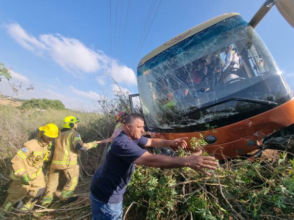תאונת האוטובוס בכביש 1: כל הלכודים חולצו
