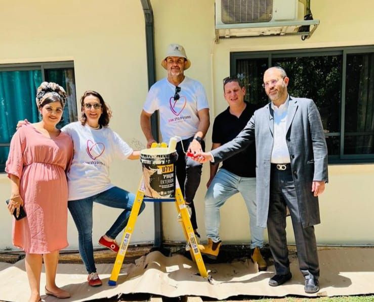 צבעים של תקווה: התרומה המרגשת לכפר הקהילתי