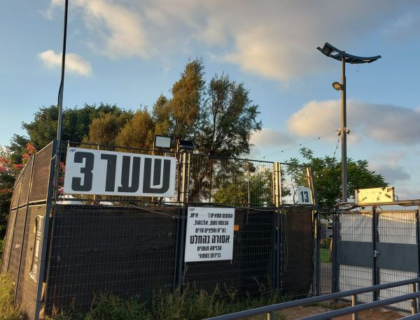 מאבטחים הכניסו קטינים למופעים משער צדדי