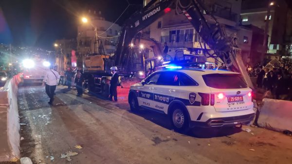 מאות חרדים חסמו את בניית הרכבת הקלה בירושלים