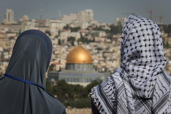 מוסלמים בישראל: מתחתנים מאוחר יותר, יולדים פחות