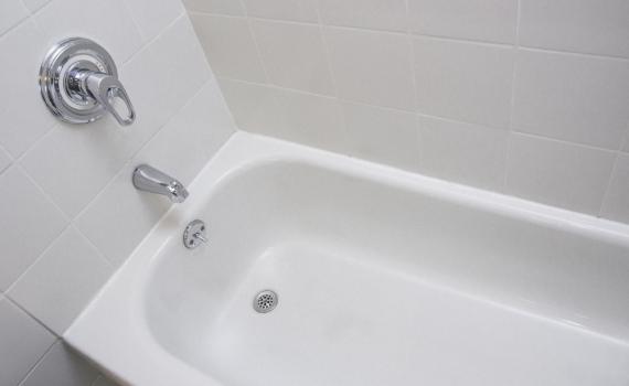 ירושלים: תינוק במצב קשה לאחר שטבע באמבטיה