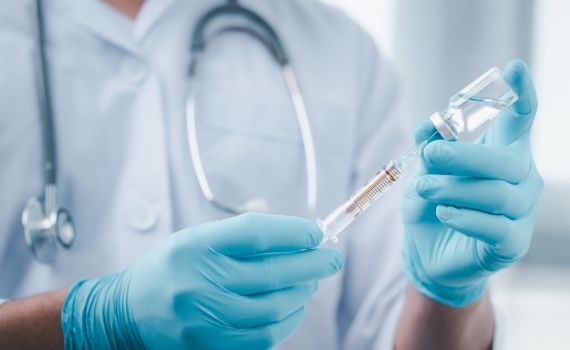 רופאה התאבדה בעקבות איומים ממתנגדי חיסונים