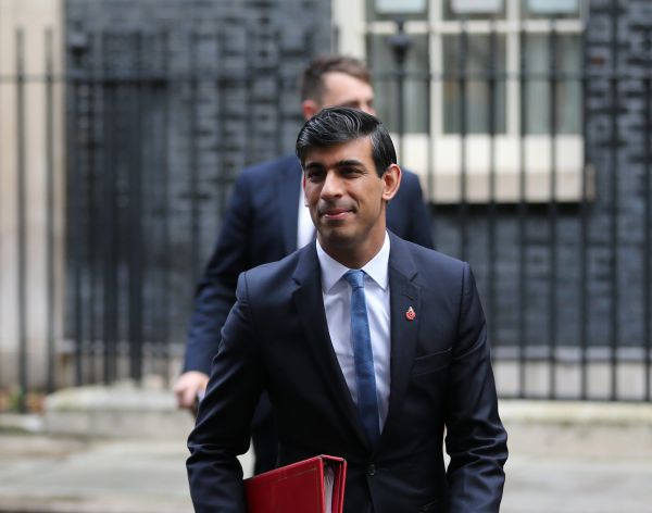 דרמה בבריטניה: הפרלמנט פוזר, בחירות יתקיימו ביולי