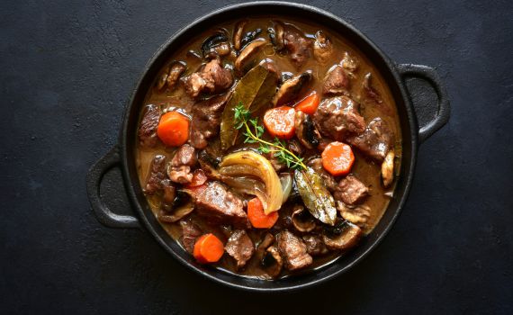 טעים ומנחם: קדרת בקר ביין ופטריות