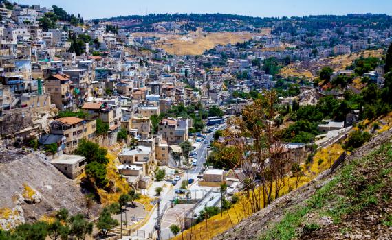 לפני ביקור ביידן: לפיד הסיר תכנית לבניה במזרח י-ם