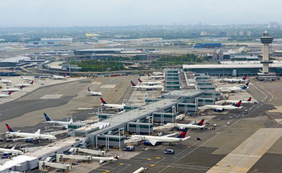 נמל התעופה JFK פונה, דיווח על חפץ חשוד