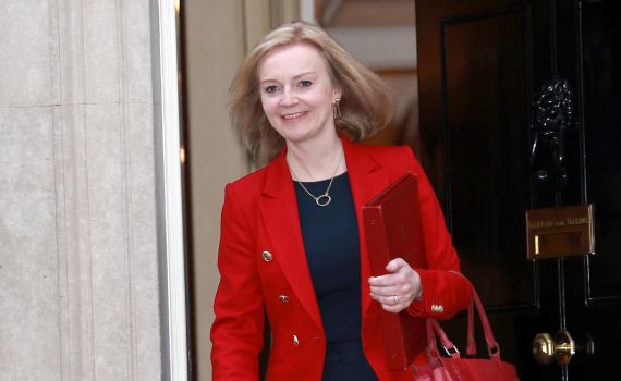 אחרי 45 יום בלבד: ראש ממשלת בריטניה מתפטרת