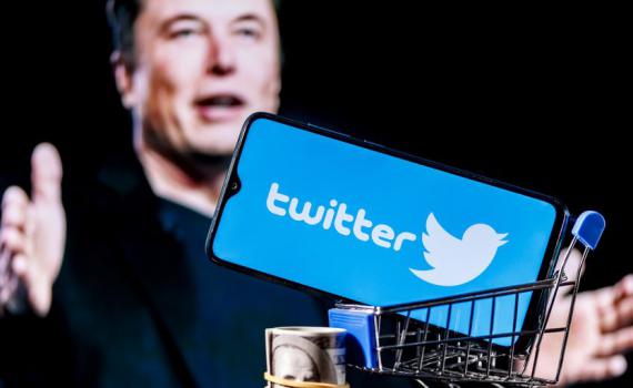 סיבוב פרסה: אילון מאסק מתכוון לרכוש את טוויטר