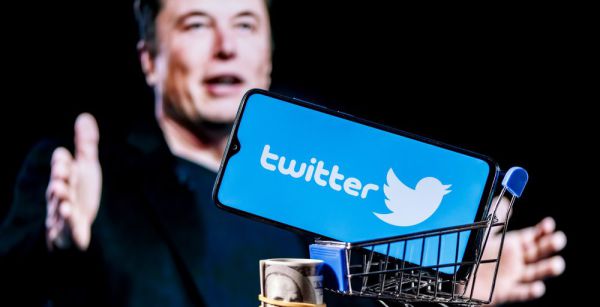 סיבוב פרסה: אילון מאסק מתכוון לרכוש את טוויטר