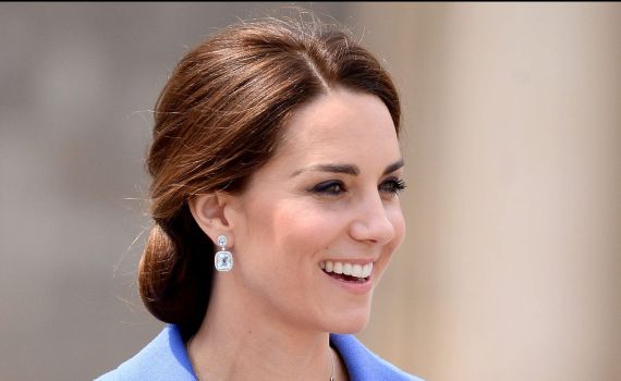 קלאס באפס מאמץ: קייט מידלטון בשמלה מושלמת