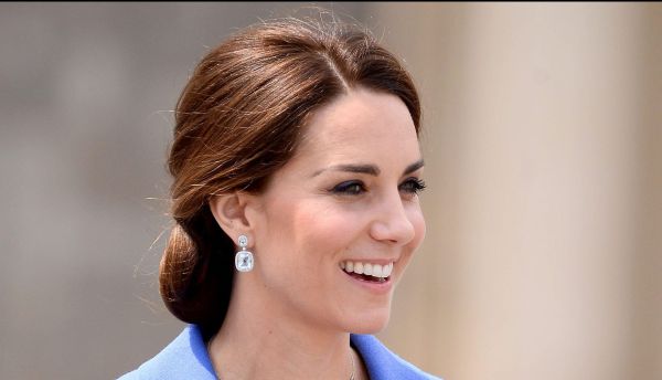 קלאס באפס מאמץ: קייט מידלטון בשמלה מושלמת