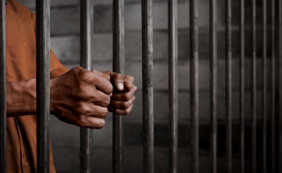 יומנו של איש חינוך מאחורי הסורגים| ביקורת ספרים