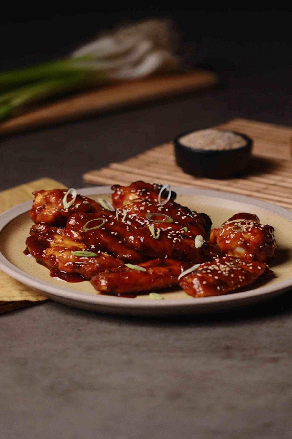 כנפי עוף ברוטב קוריאני חריף