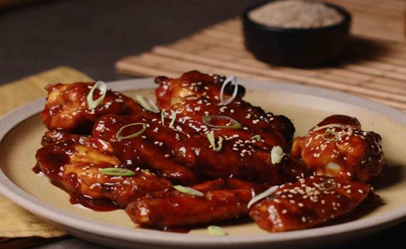 כנפי עוף ברוטב קוריאני חריף