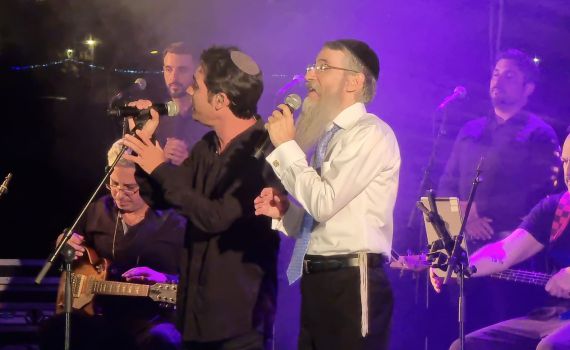 עם כיפה סרוגה: אביב גפן ביקש סליחה מהמתנחלים