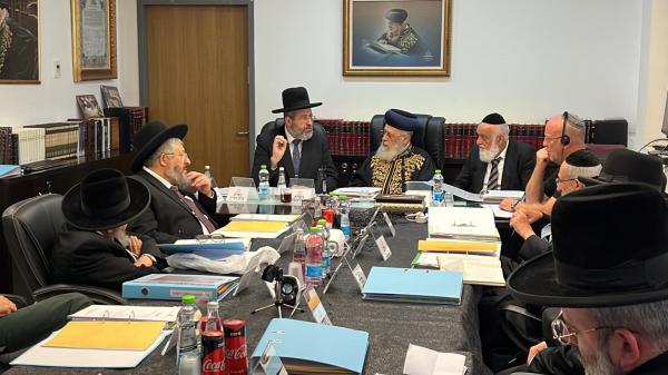 הרב קוק קדוש עליון, את תורתו אתם משמיטים?!