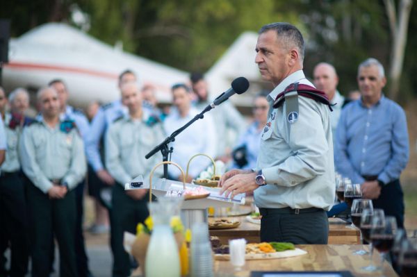 נפתחה טייסת "עוף החול" המפעילה כלי טייס מאויישים