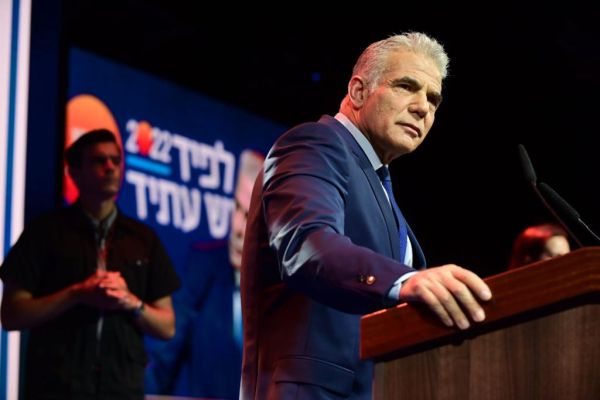 "רוצח אותך היום": חקירה נגד תושב שאיים על לפיד